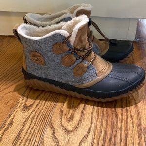 Sorel booties size 5 so cute and functional